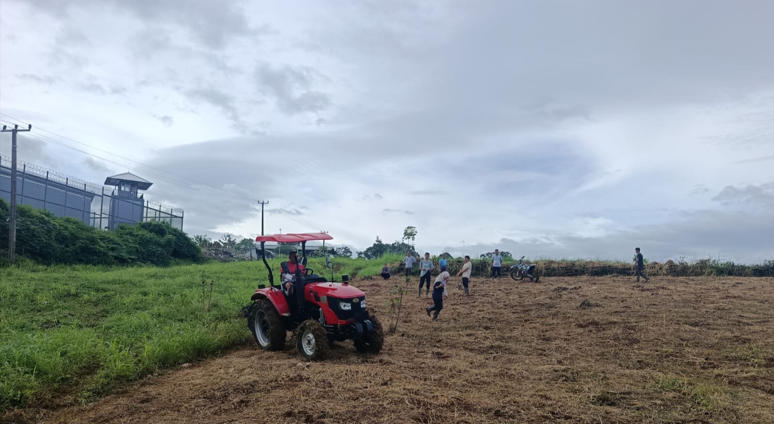 Lapas Kelas IIA Warungkiara Terus Optimalkan Pemanfaatan Lahan Untuk Kegiatan Pertanian Produktif, Tingkatkan Program Pembinaan Kemandirian Warga Binaan